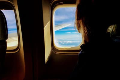 Заложенность в ушах при взлёте и посадке самолёта: причины и способы её избежать
